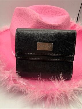 Black Compact Fold Wallet - Classic Everyday Style